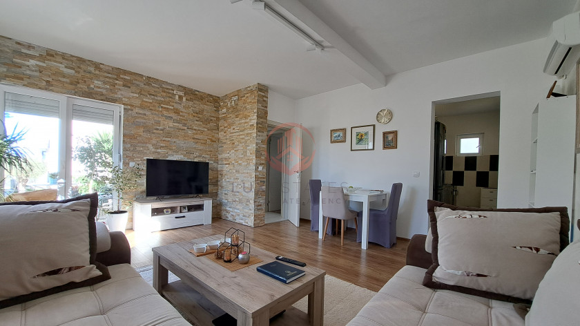 House for Sale, Bar — €150