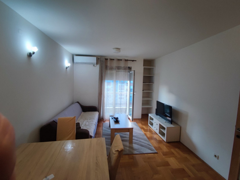 Iznajmljujem Stan-Apartman 40m2, Stari Aerodrom