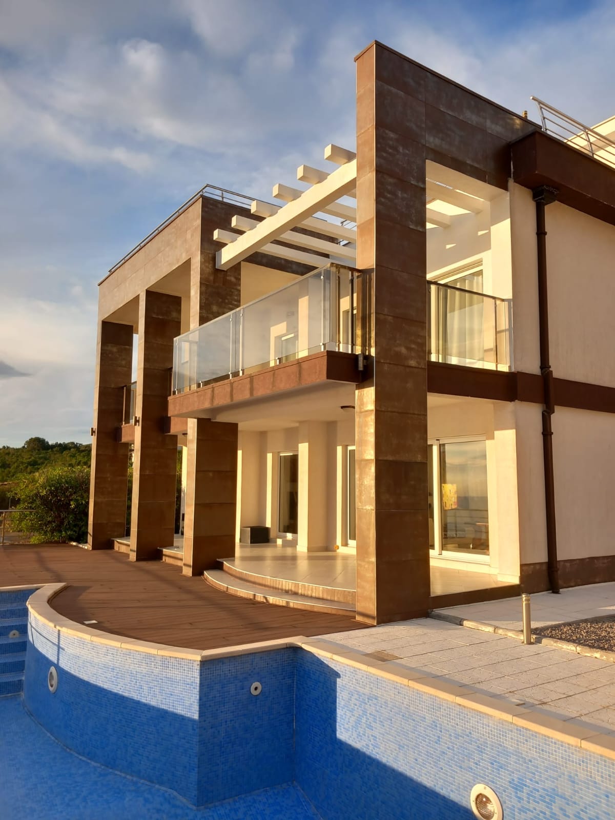 Prodajem Kuću, Krimovica