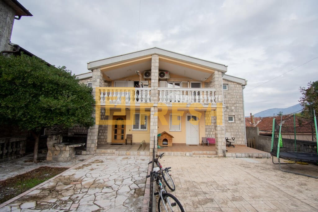 Kuća, 200m2, Konik, Izdavanje