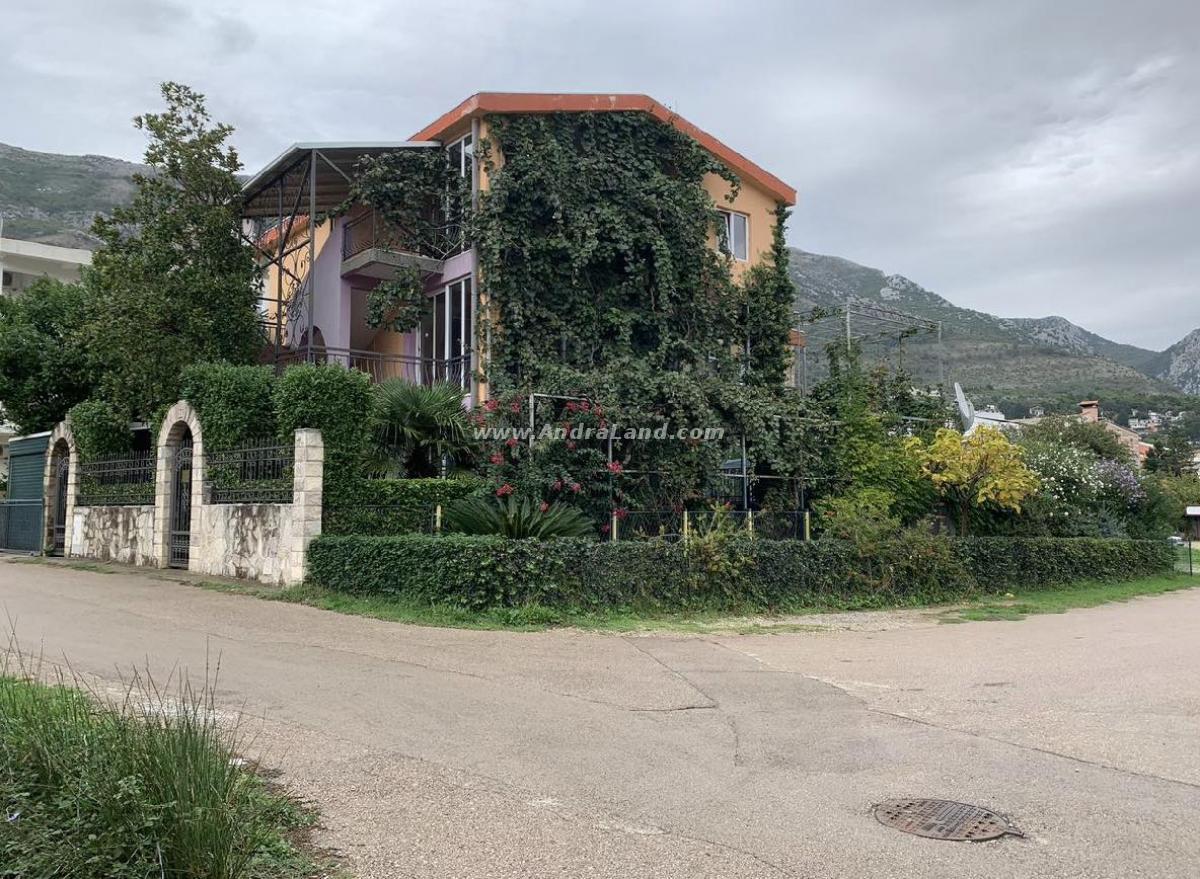 PRODAJE SE VILA ,SUTOMORE