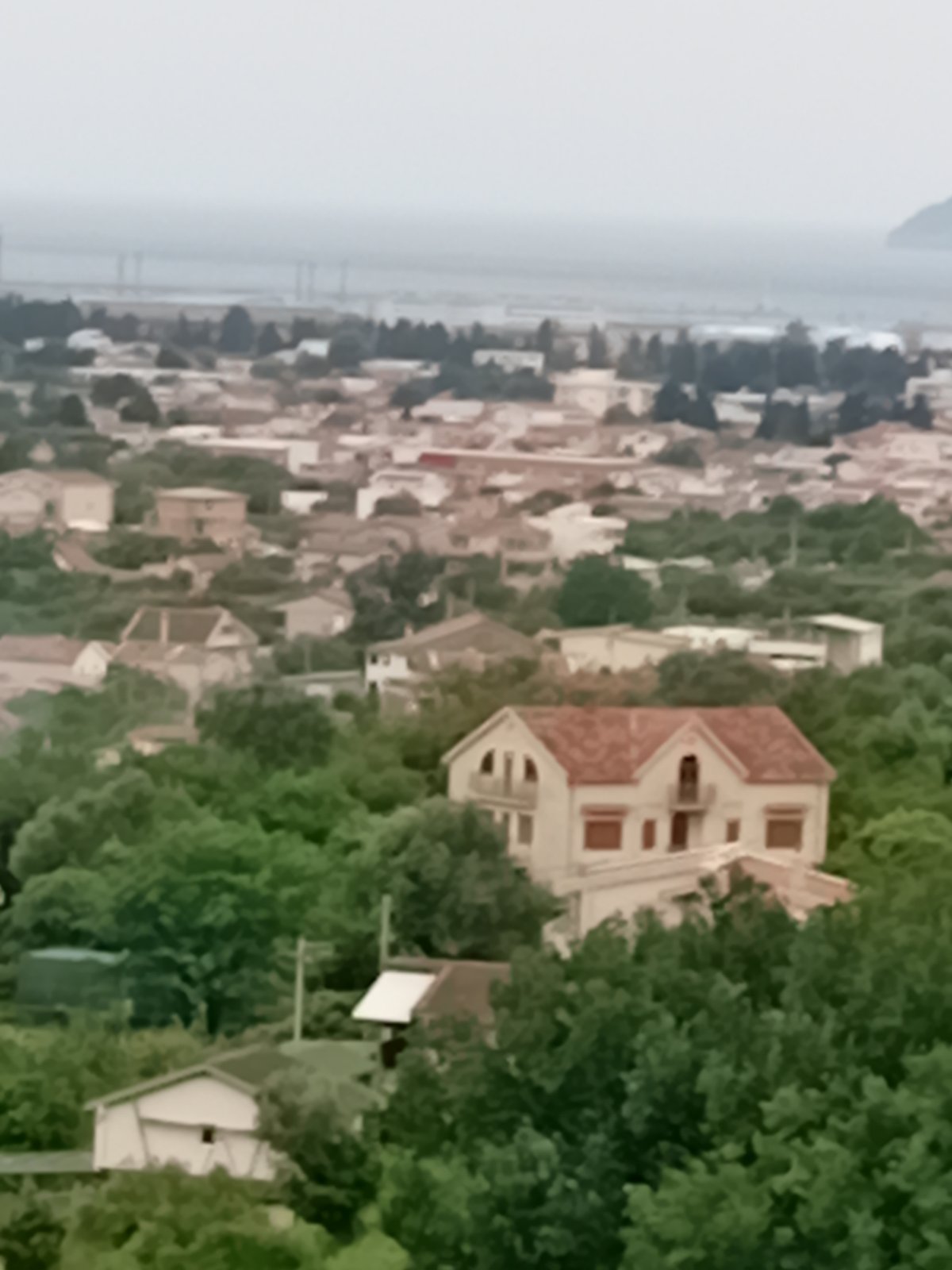 Prodajem Kuću, Tomba