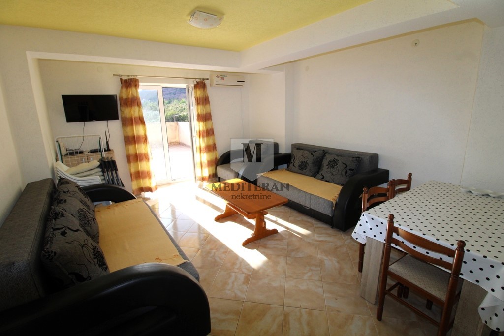 Prodajem Stan-Apartman, Bijela