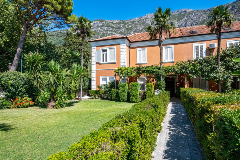 House For Sale, Risan