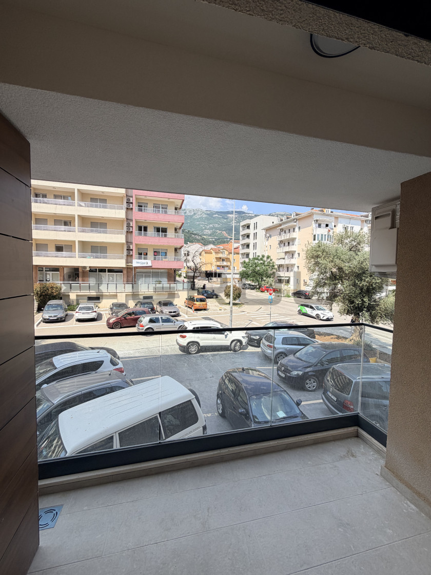 Prodajem Stan-Apartman, Centar