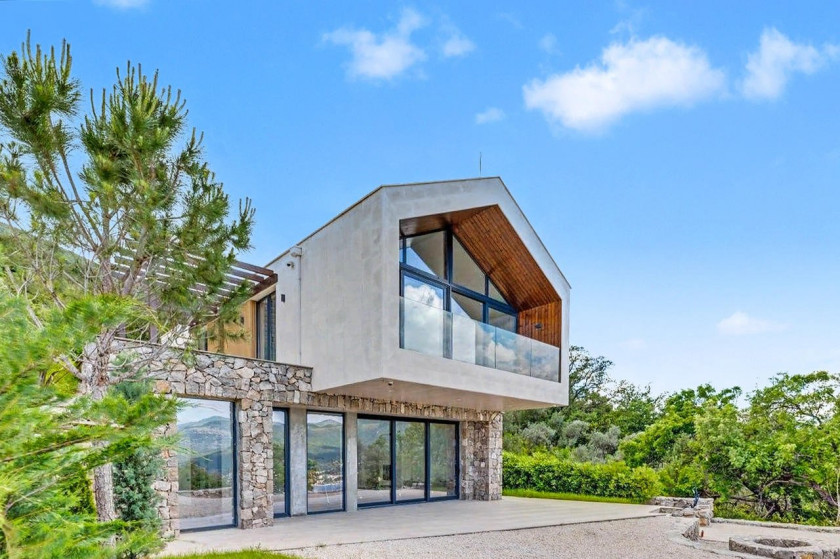 3-BR Modern Villa with Sea View