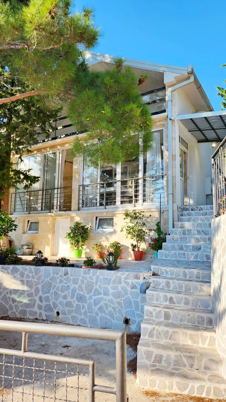 Prodajem Kuću, Zeleni Pojas