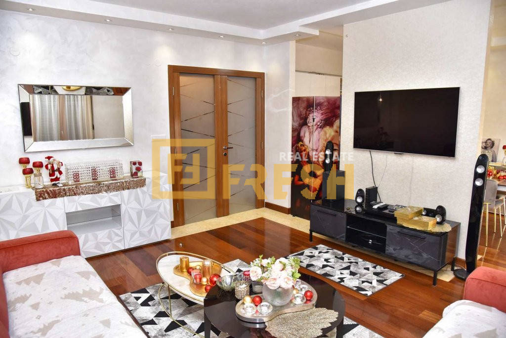 Četvorosoban stan, 140m2, Centar, Izdavanje