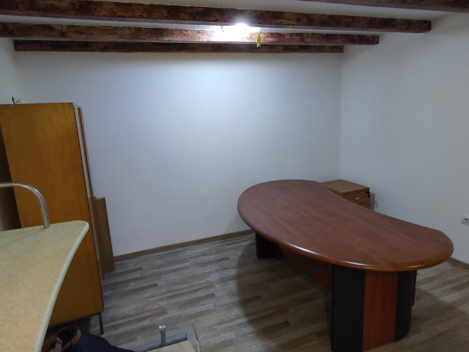 Iznajmljujem Poslovni Prostor, Centar