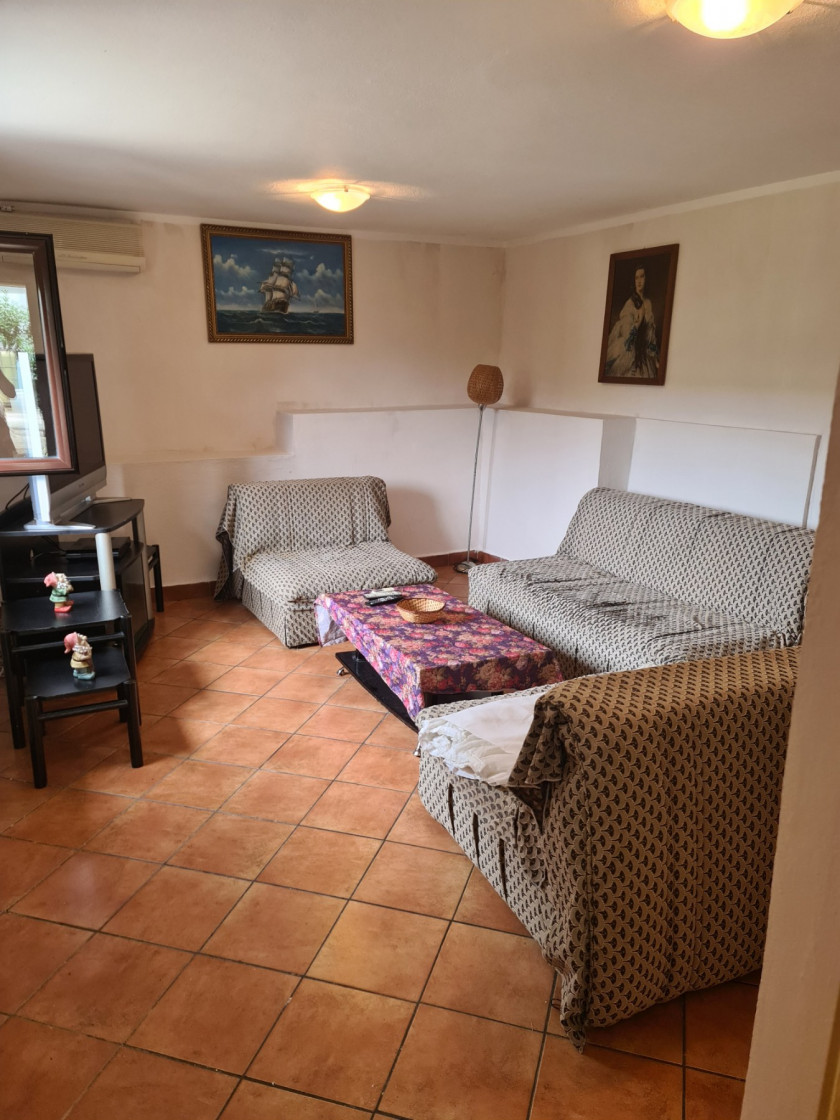 Iznajmljujem Stan-Apartman, Tološi