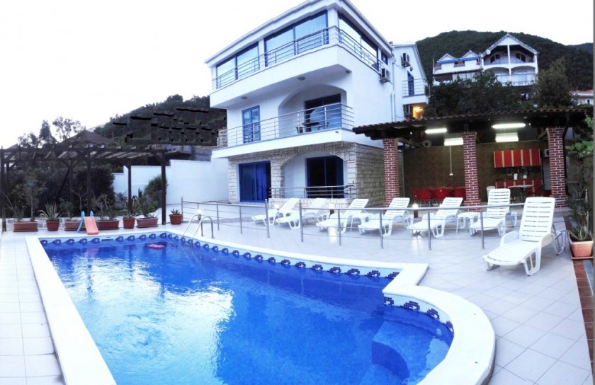 House For Sale, Đenovići