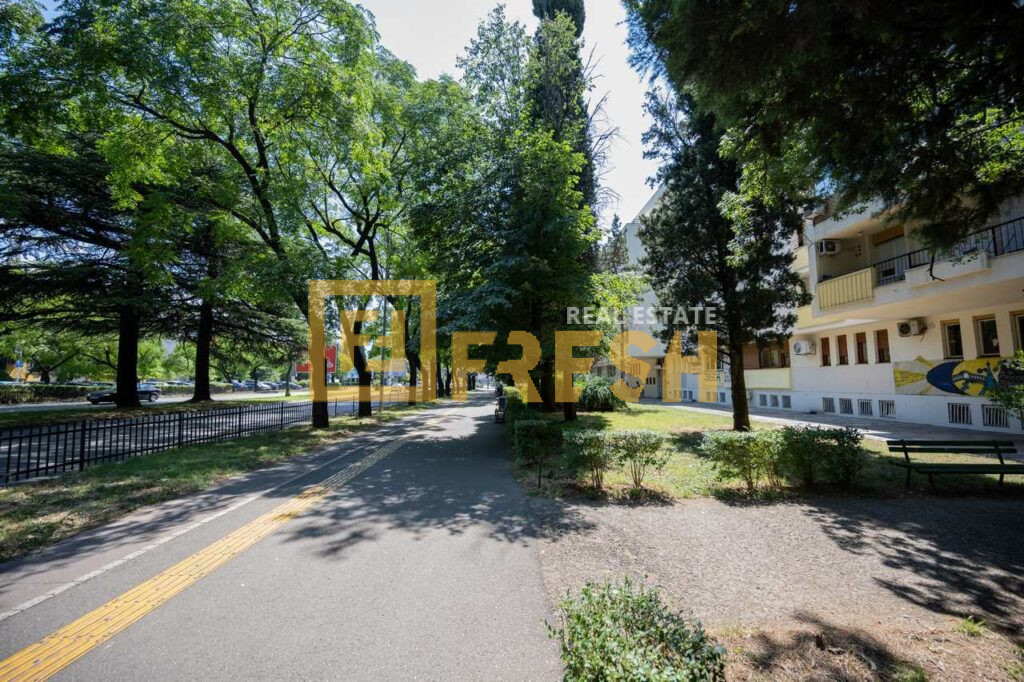 Poslovni prostor, 27m2, Preko Morače, Izdavanje