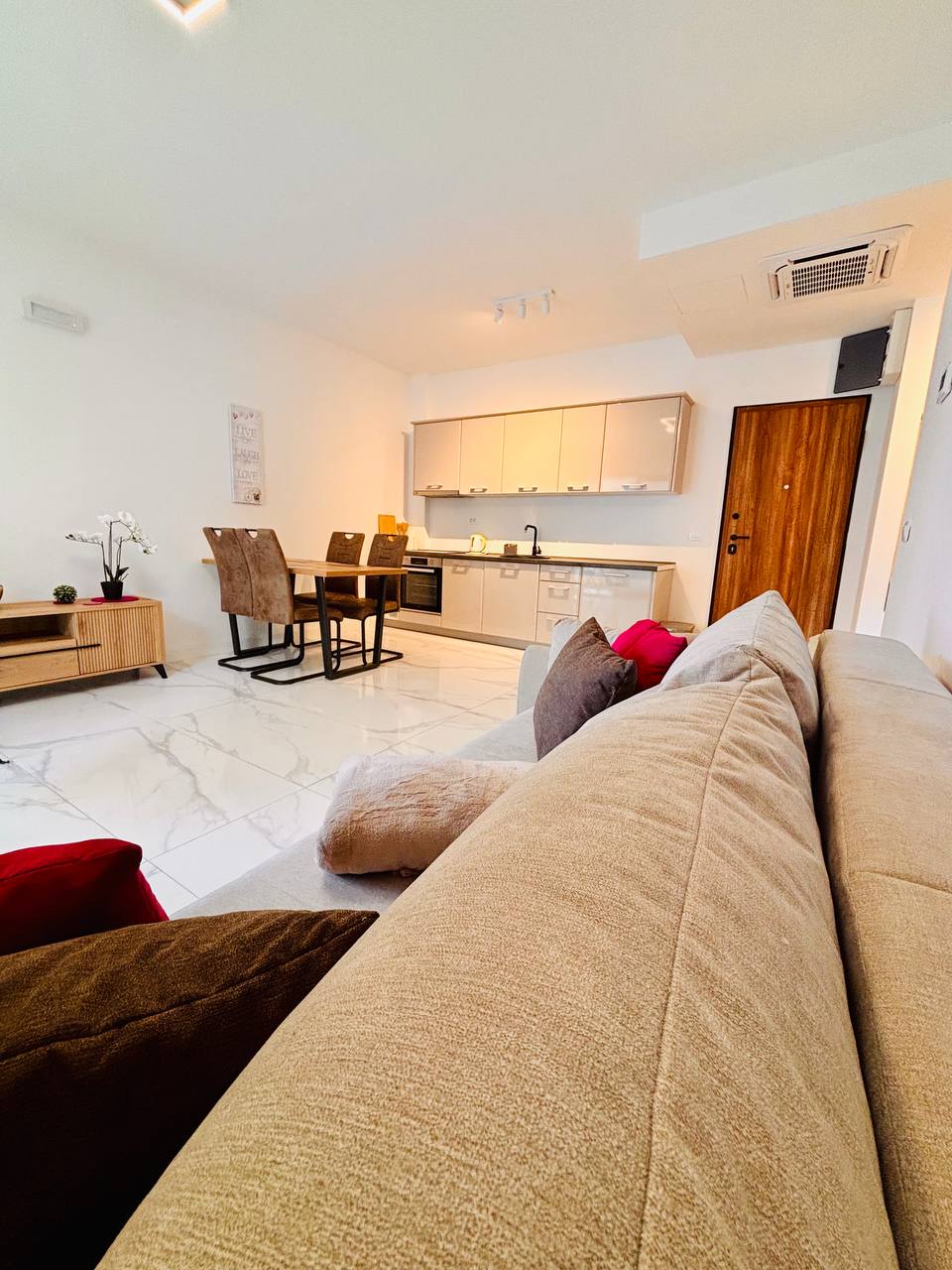 Apartment for Rent, Budva Okolina — €650
