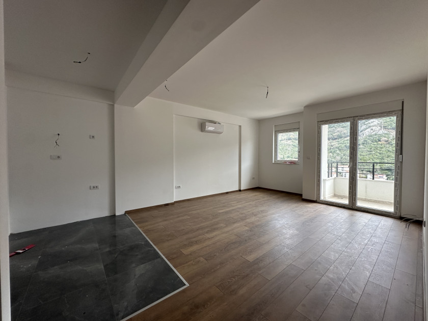Prodajem Stan-Apartman, Budva