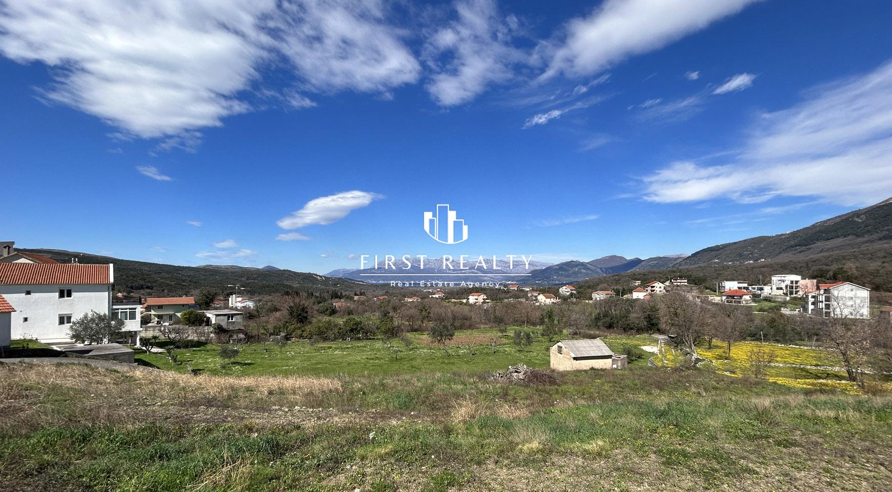 Urbanized plot with stunning views