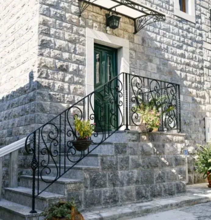 House For Sale, Luštica