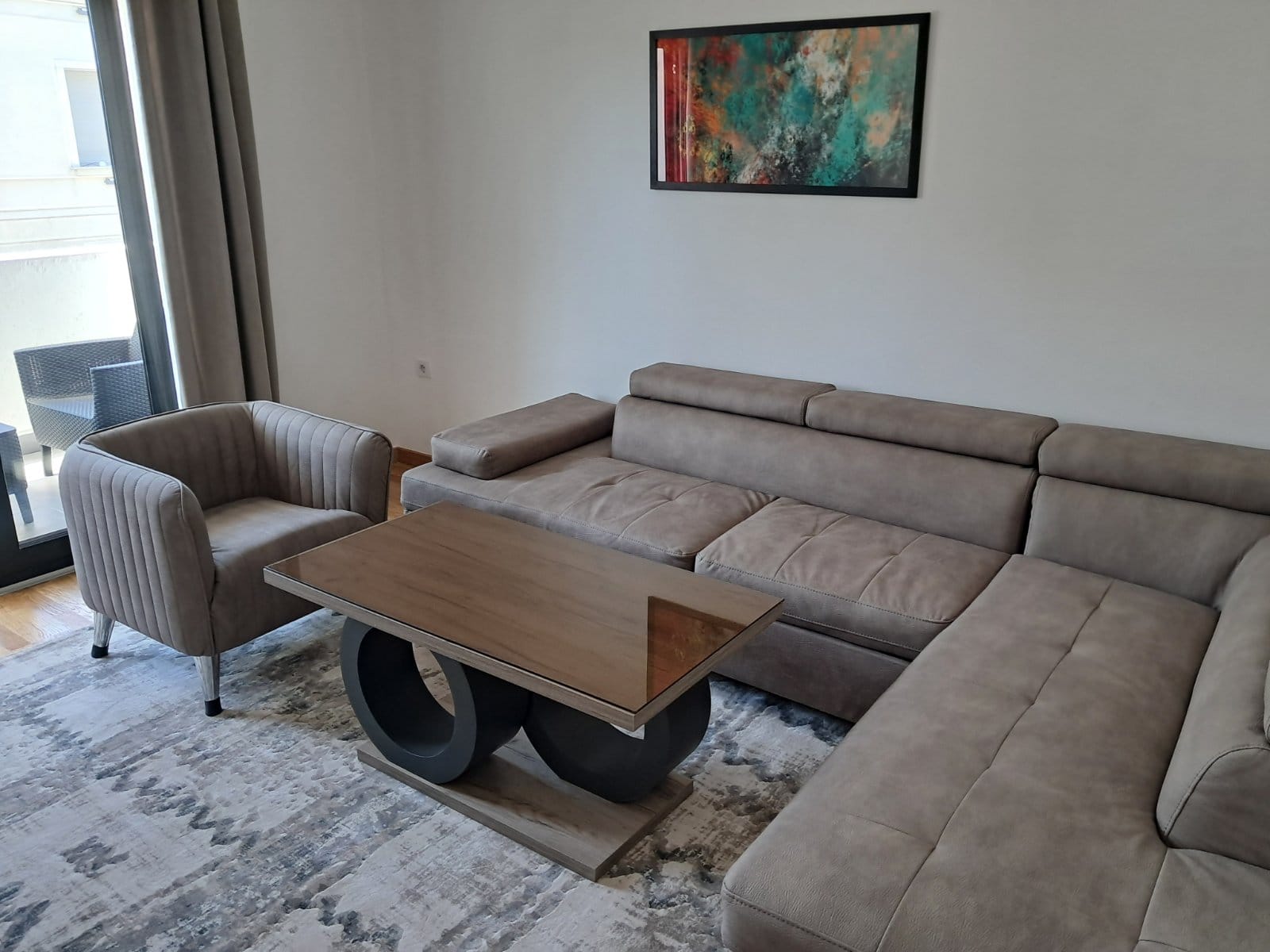 One-Bedroom Apartment for Rent – City Center Podgorica, Trg Republike 25