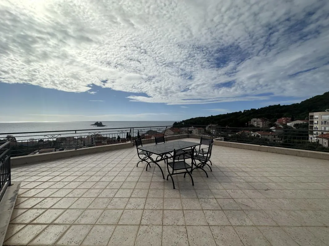 Apartment in Petrovac, 366 m²
