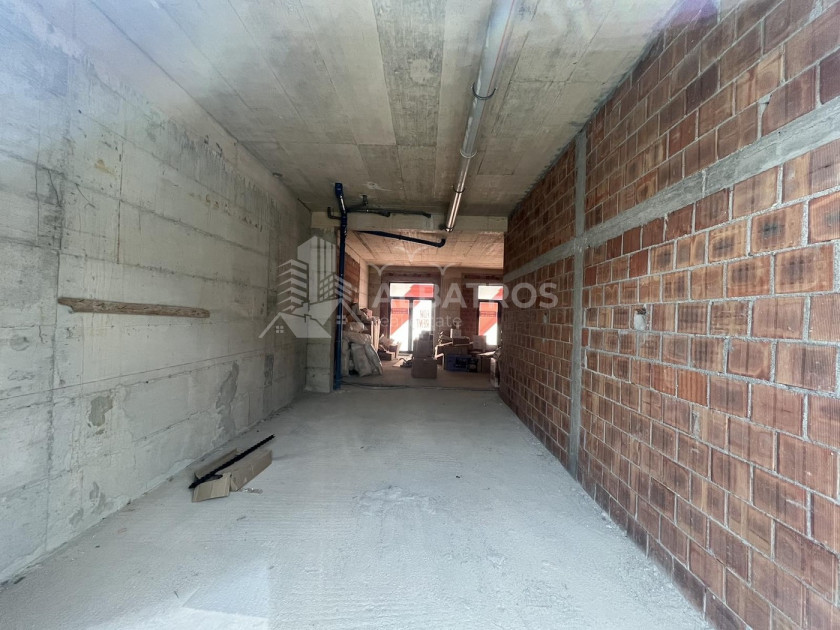 Iznajmljujem Poslovni Prostor, Bar