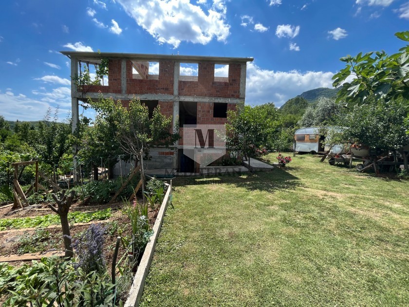 Prodajem Kuću, Sasovići