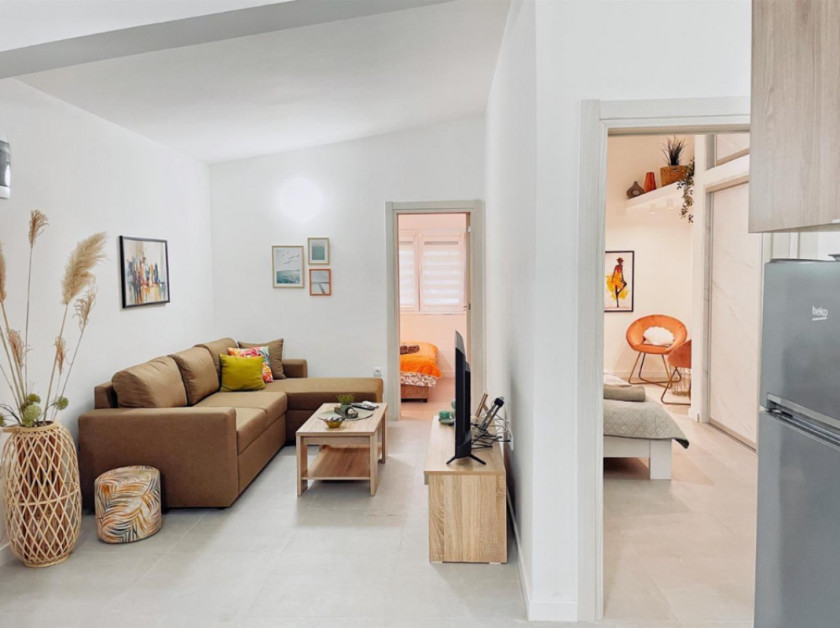 House For Sale, Sutomore