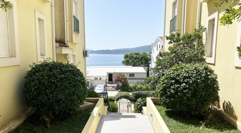 Spacious two-bedroom apartment in the resort village of Bijela, Herceg Novi