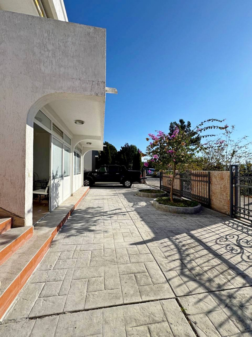 Prodajem Kuću, Šušanj