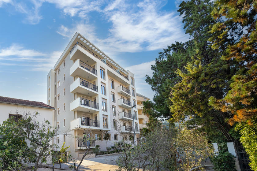 Commercial Property for Sale, Budva — €1