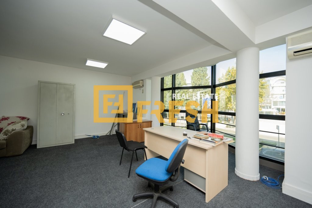 Poslovni prostor, 1000m2, Centar, Izdavanje