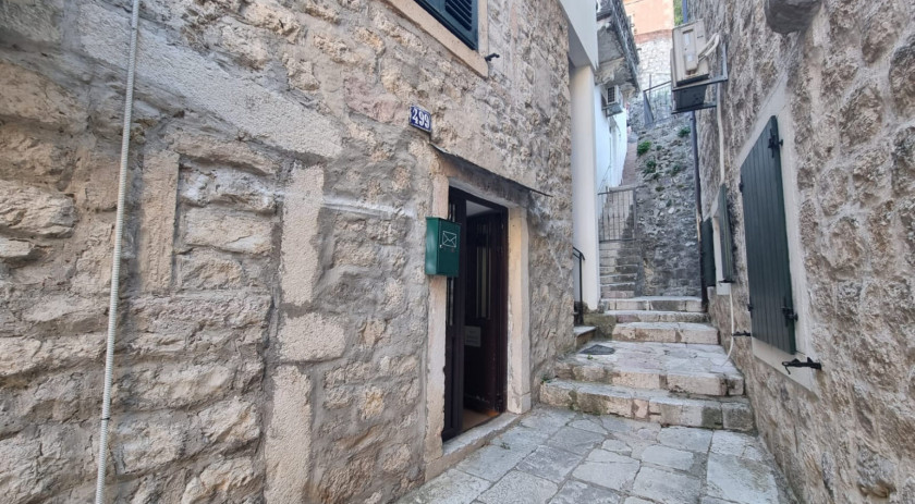 Three bedroom duplex in old town, Kotor