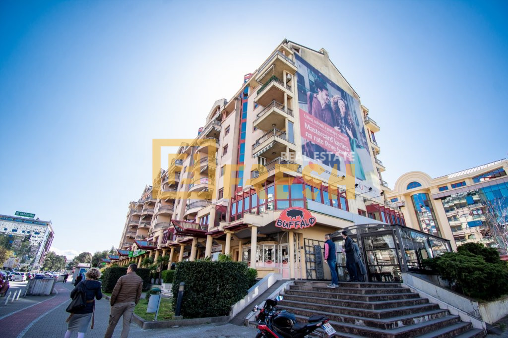 Poslovni prostor, 170m2, Preko Morače, Izdavanje