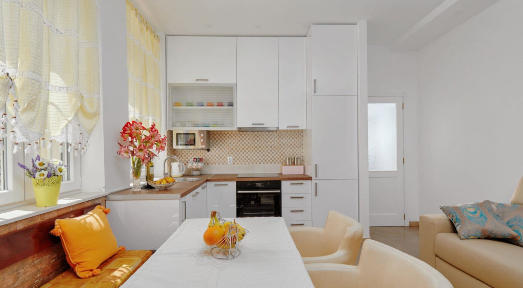 Apartment with a view of the old town, Kotor