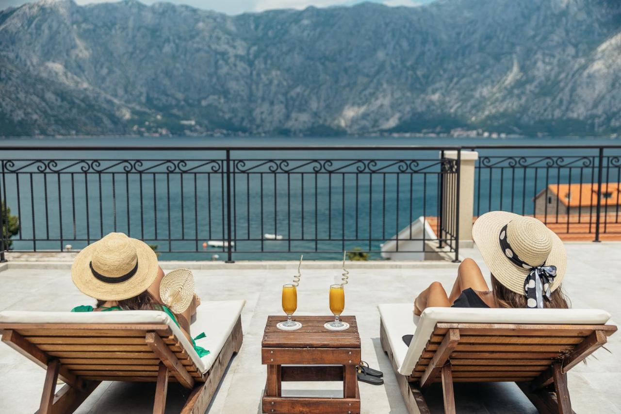 Mini-hotel with sea and mountain views