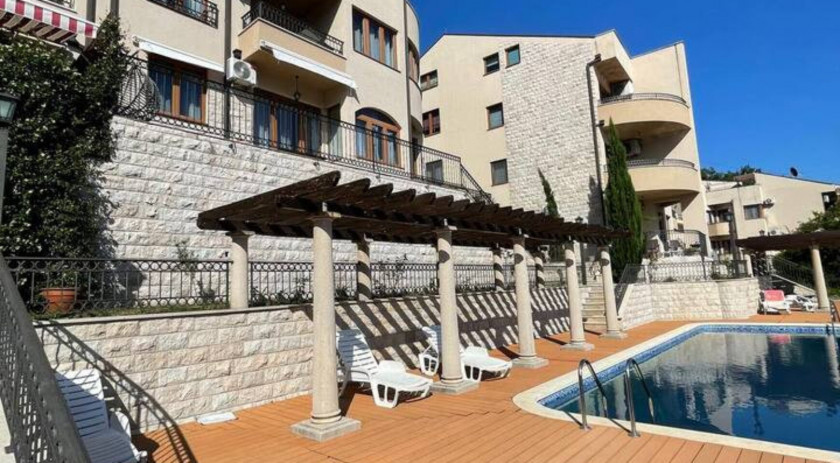Spacious apartment with sea view, Herceg Novi