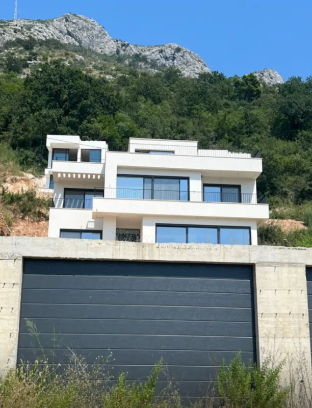House in Buljarica, 200 m²