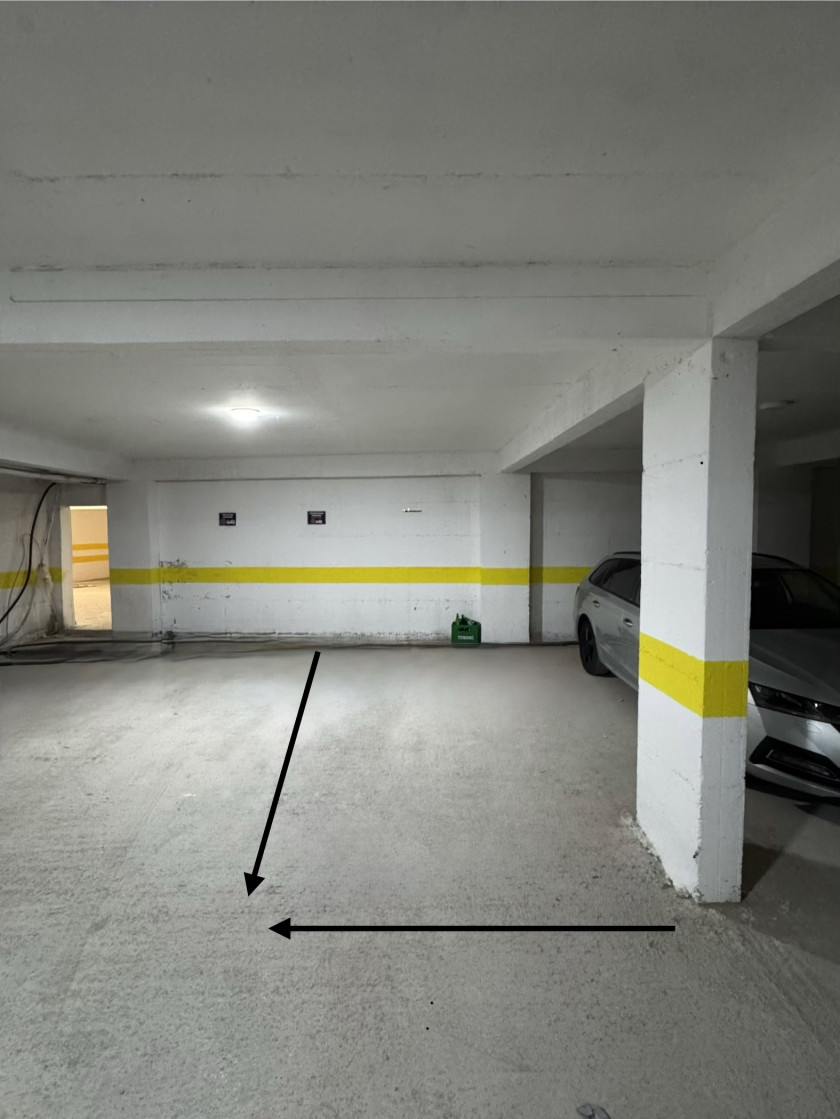 Garage For Sale, Lazi