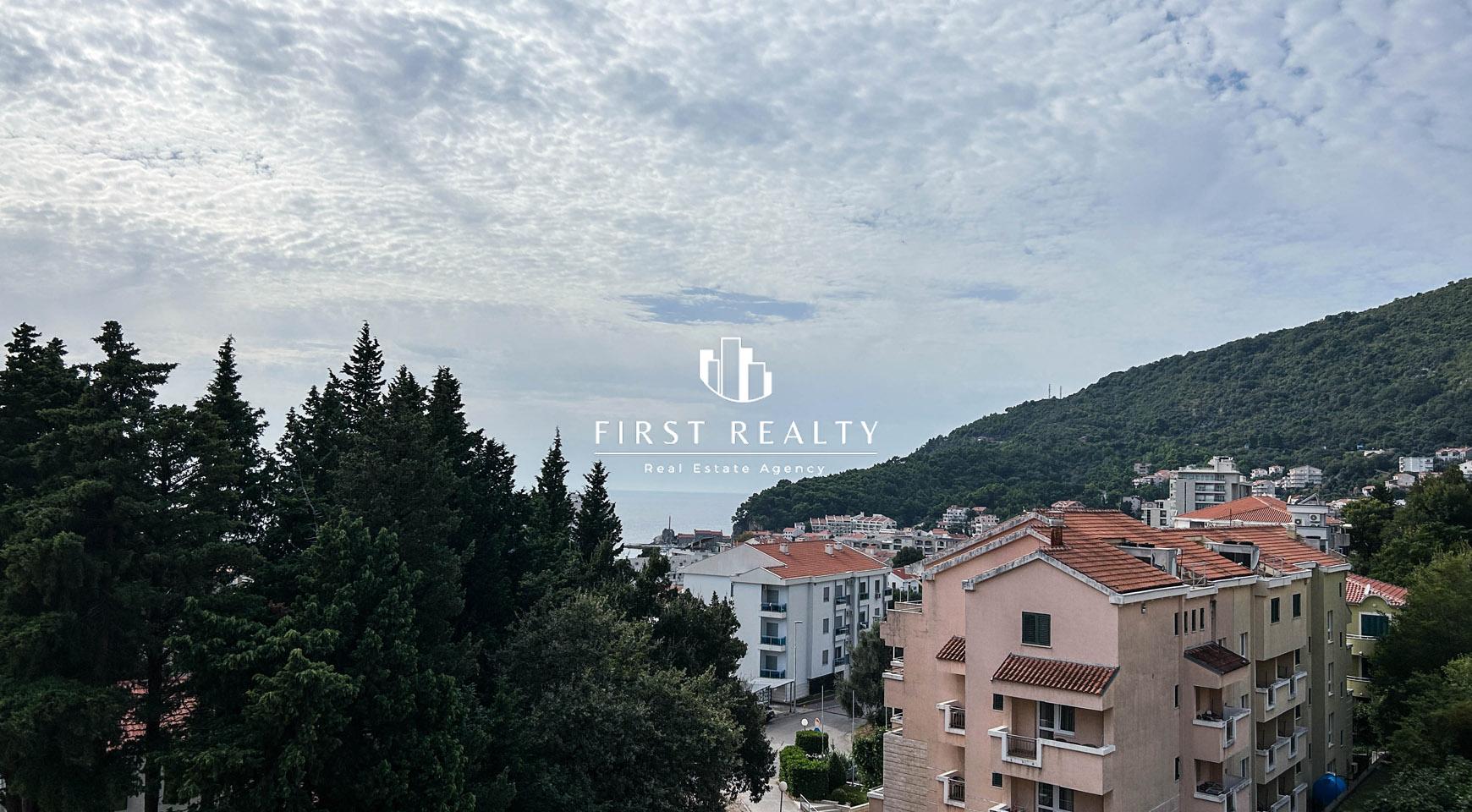 Cozy studio with a beautiful view in a resort village