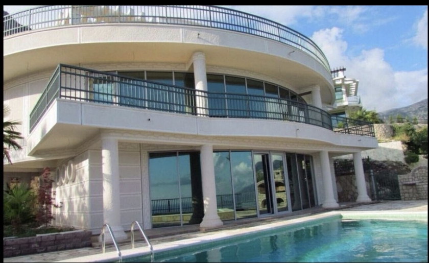 House For Sale, Sutomore