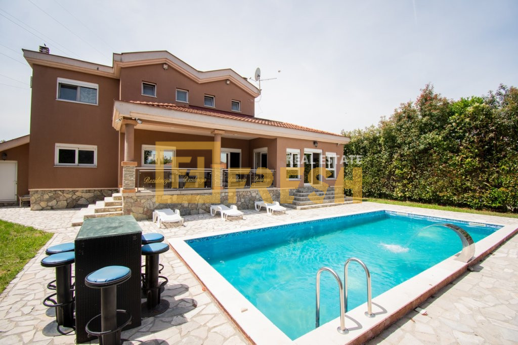 Lux vila, 330m2, Golubovci, Izdavanje