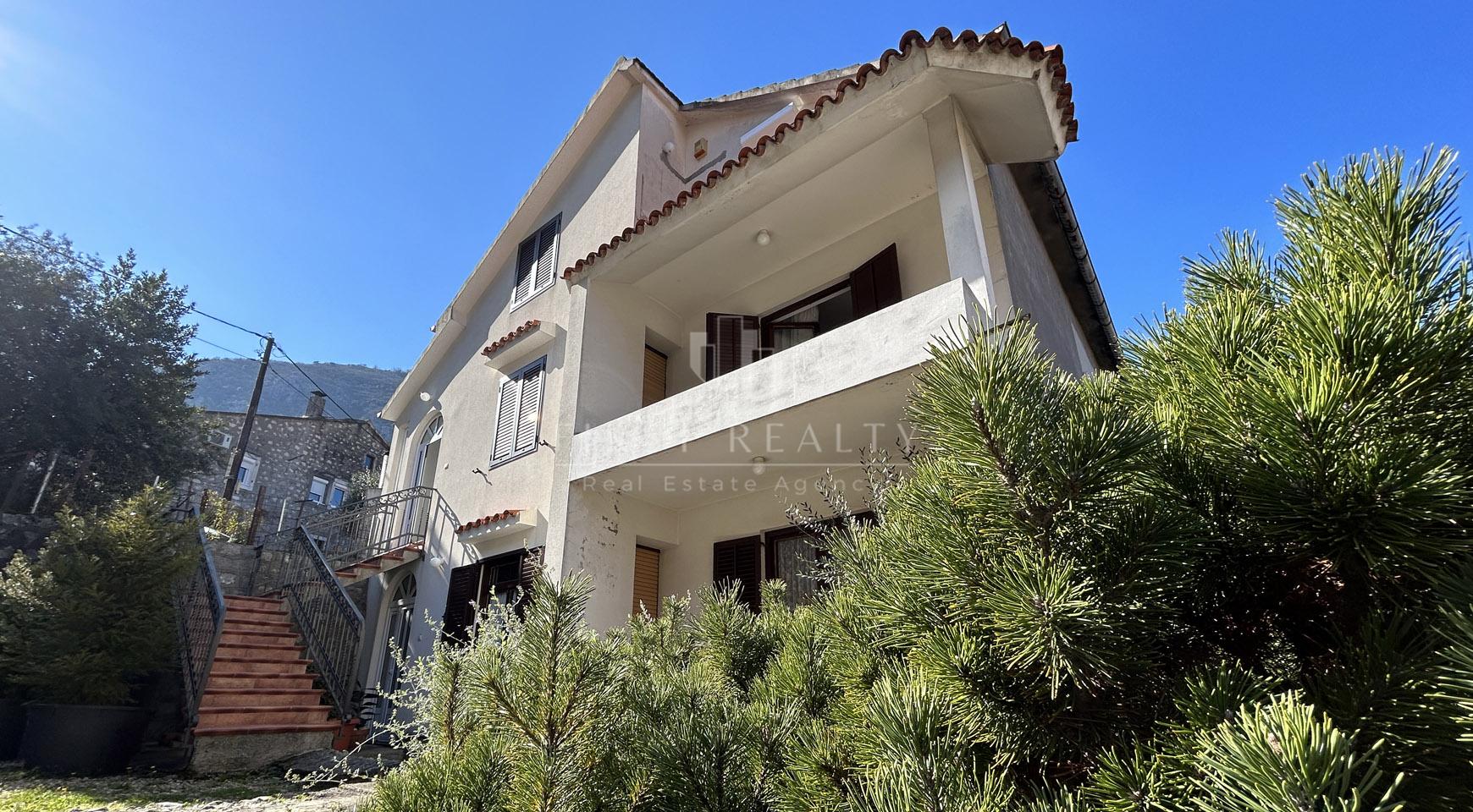 Spacious house with a plot overlooking the Bay of Kotor