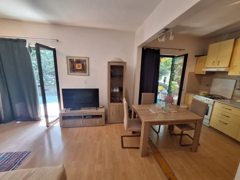 Prodajem Kuću, Bijeli Do
