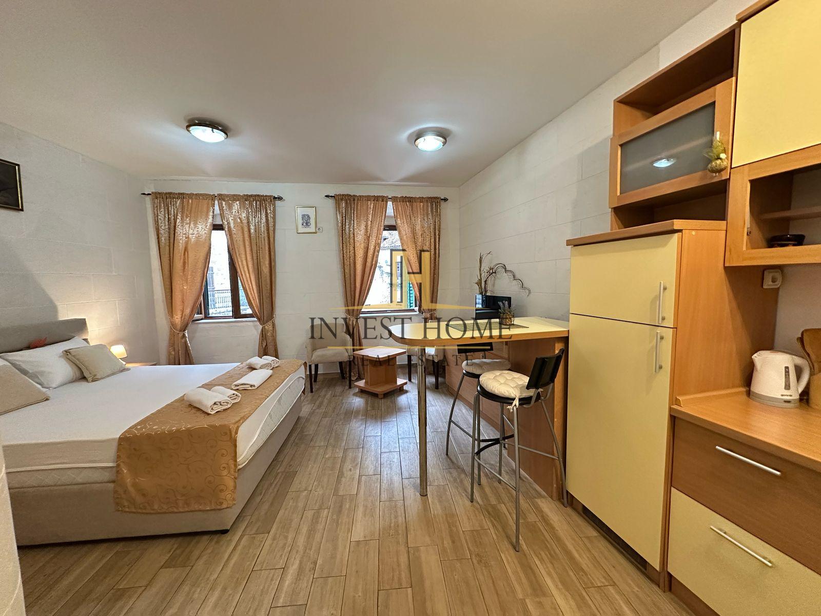 Stambena zgrada, Kotor, 120m2