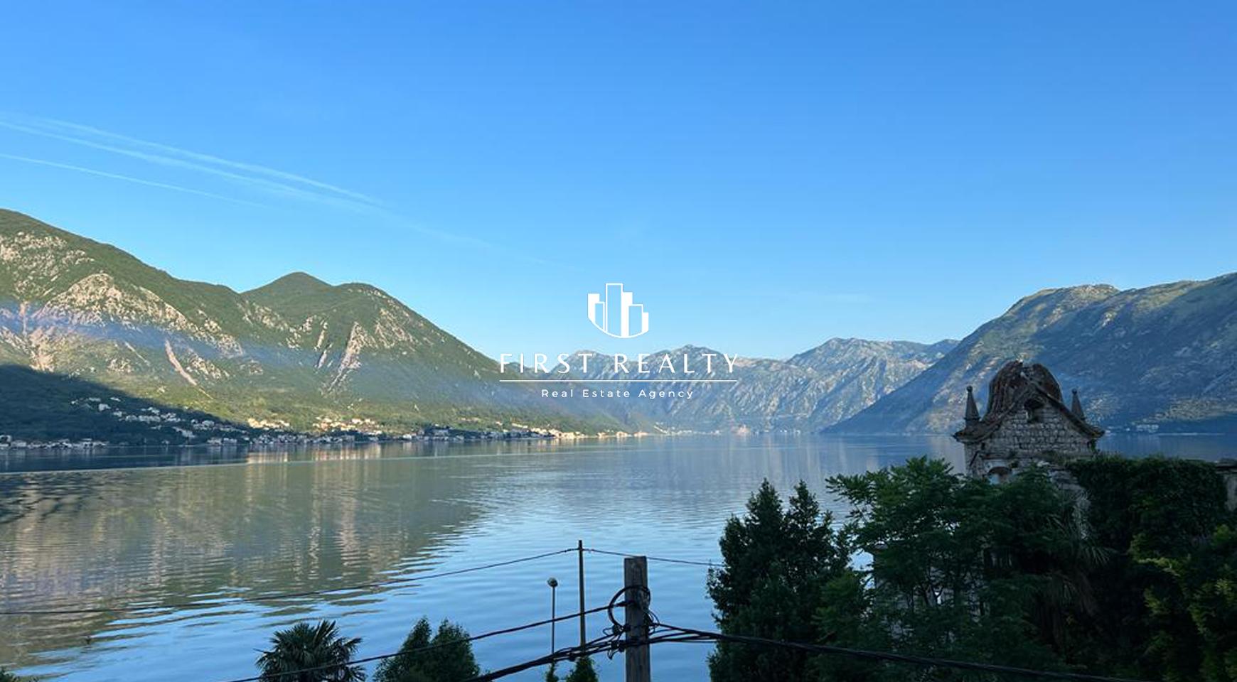 Apartment with three bedrooms in a complex with a swimming pool