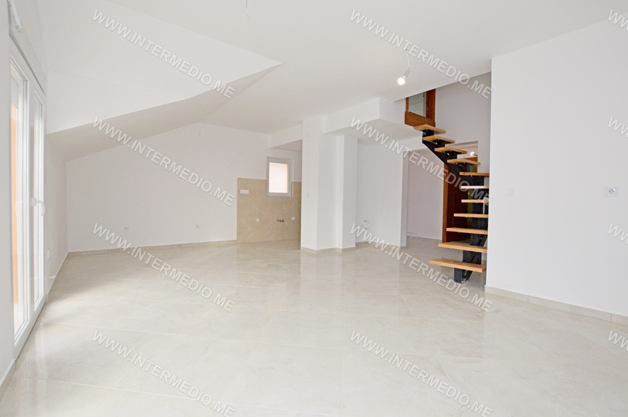 Three-bedroom duplex with sea view for sale – Igalo, Gomila