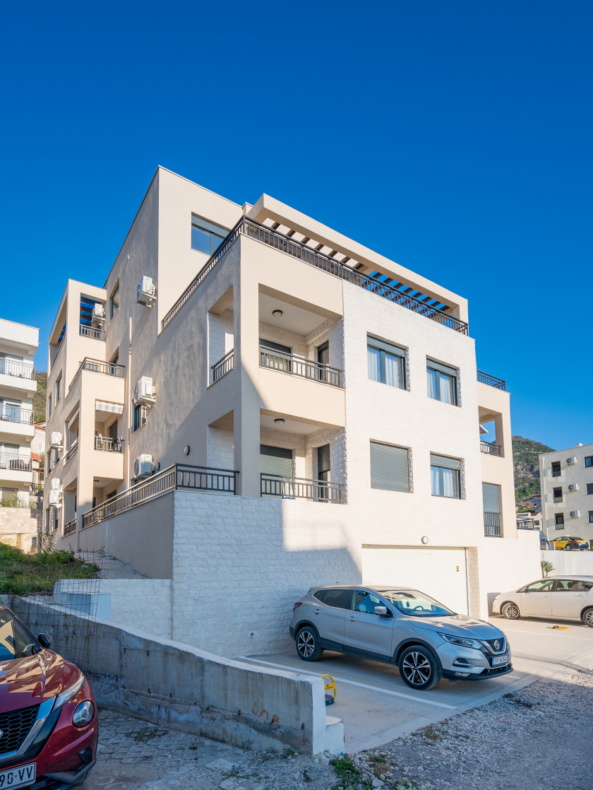 Prodajem Luksuzan Stan-Apartman, Pod Kuk