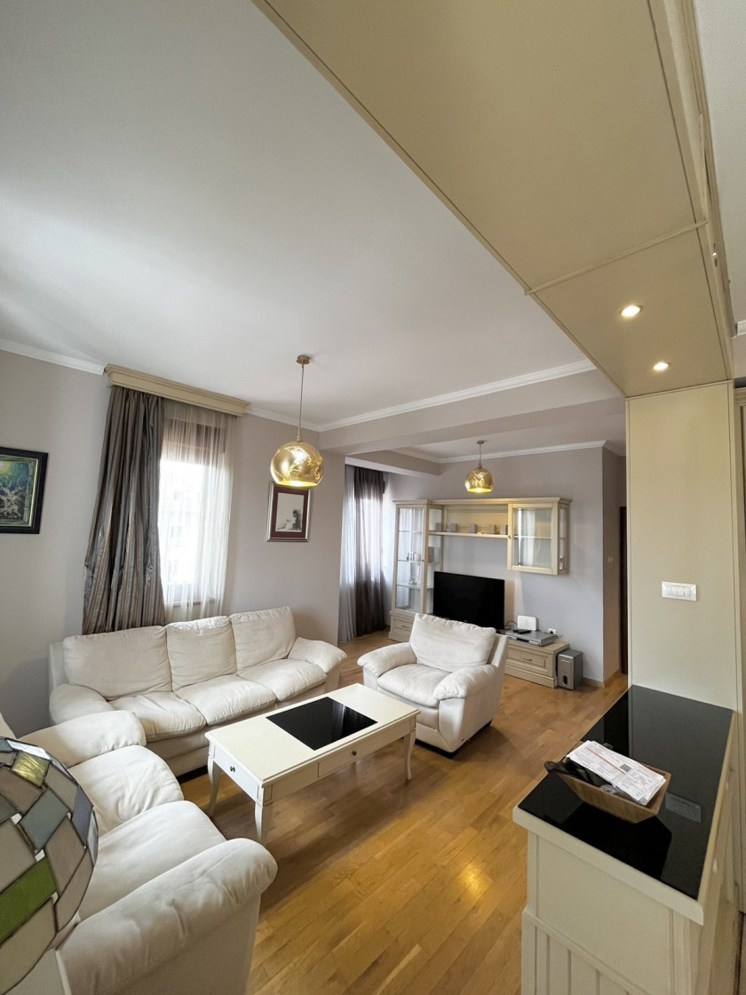 Iznajmljujem Stan-Apartman 58m2, Centar