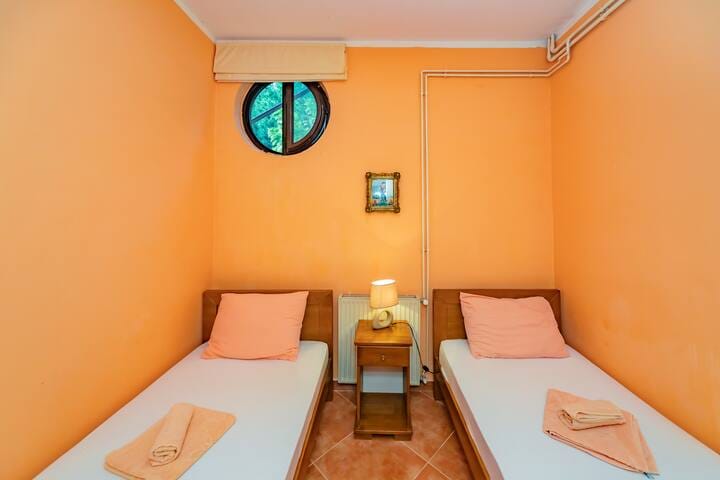 Dvosoban stan sa parkingom – Dobrota, Kotor