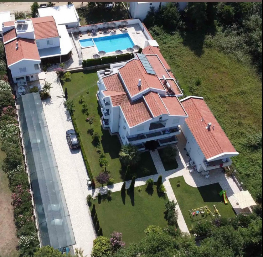 Apartman hotel sa bazenom i restoranom 400 m od plaže –