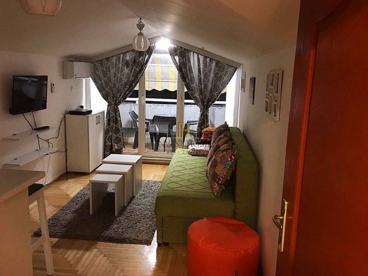 Garsonjera, Preko Morače, 30m2