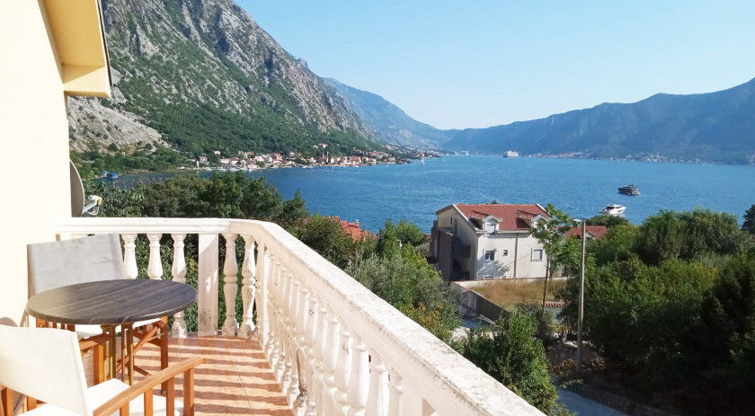Two bedroom apartment 80 meters from the sea, Orahovac